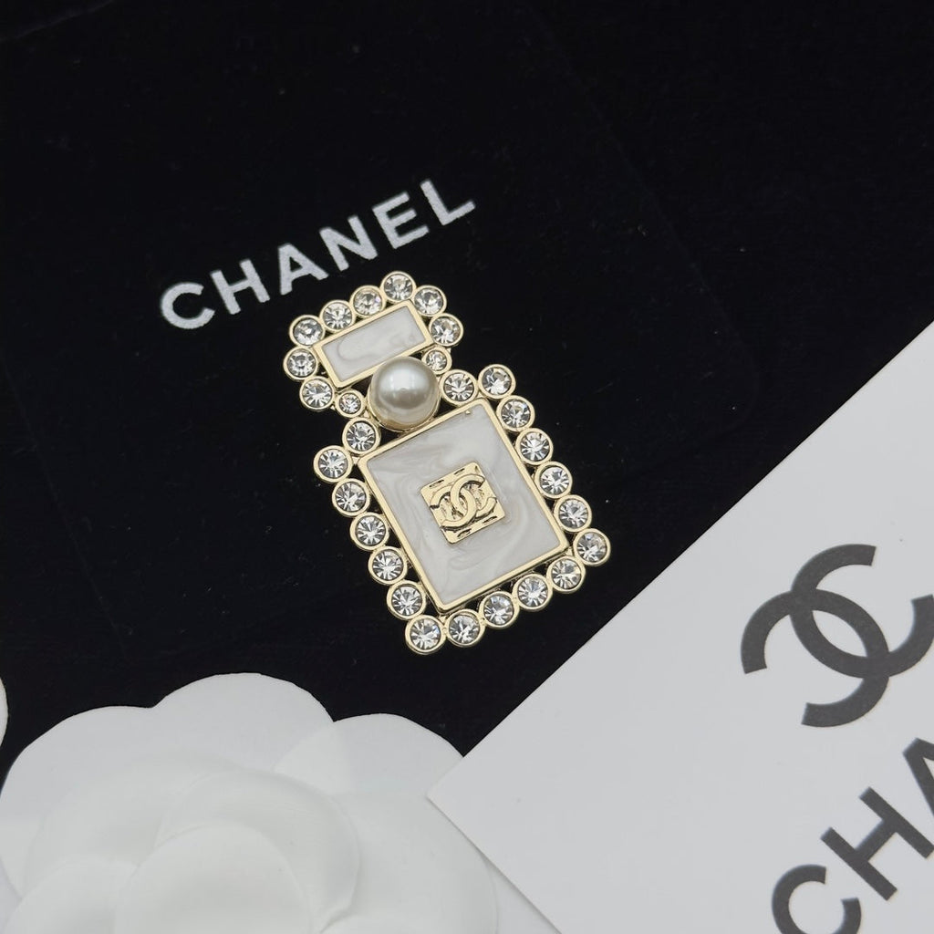 Chanel Brooch Gold 174157