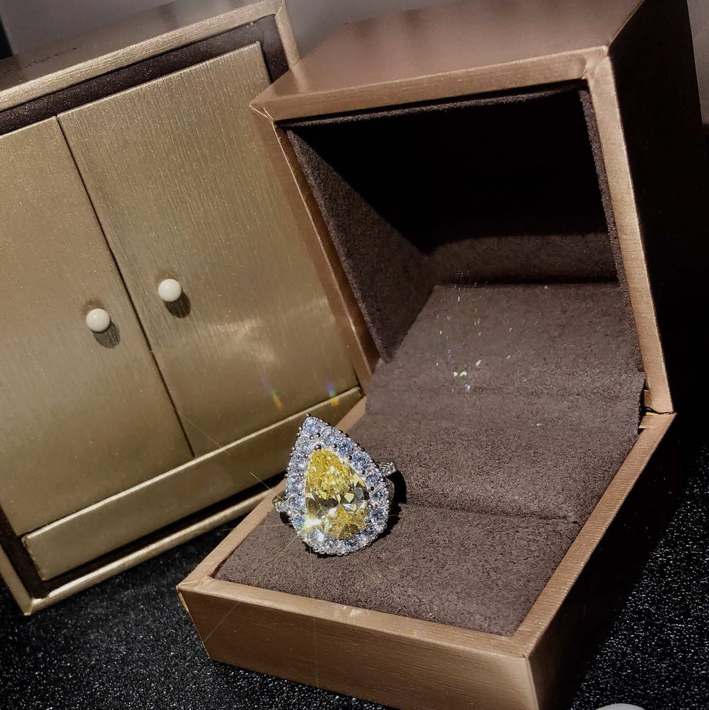 GRAFF CONSTELLATION PEAR SHAPE YELLOW SILVER DIAMOND RING