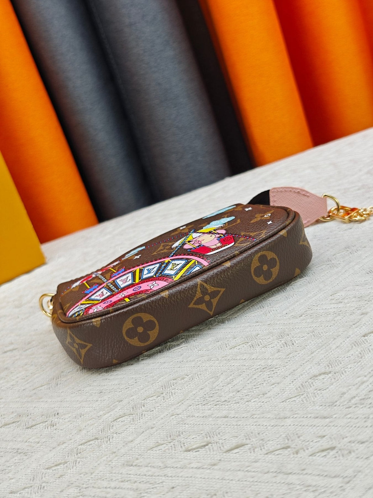 Louis Vuitton Illustrated Monogram Chain Pouch — detail