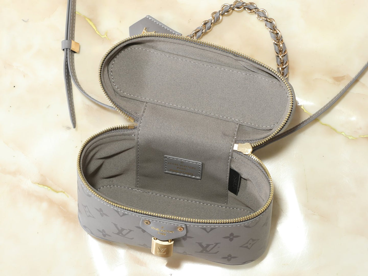 Louis Vuitton Monogram Vanity Chain Pouch — detail