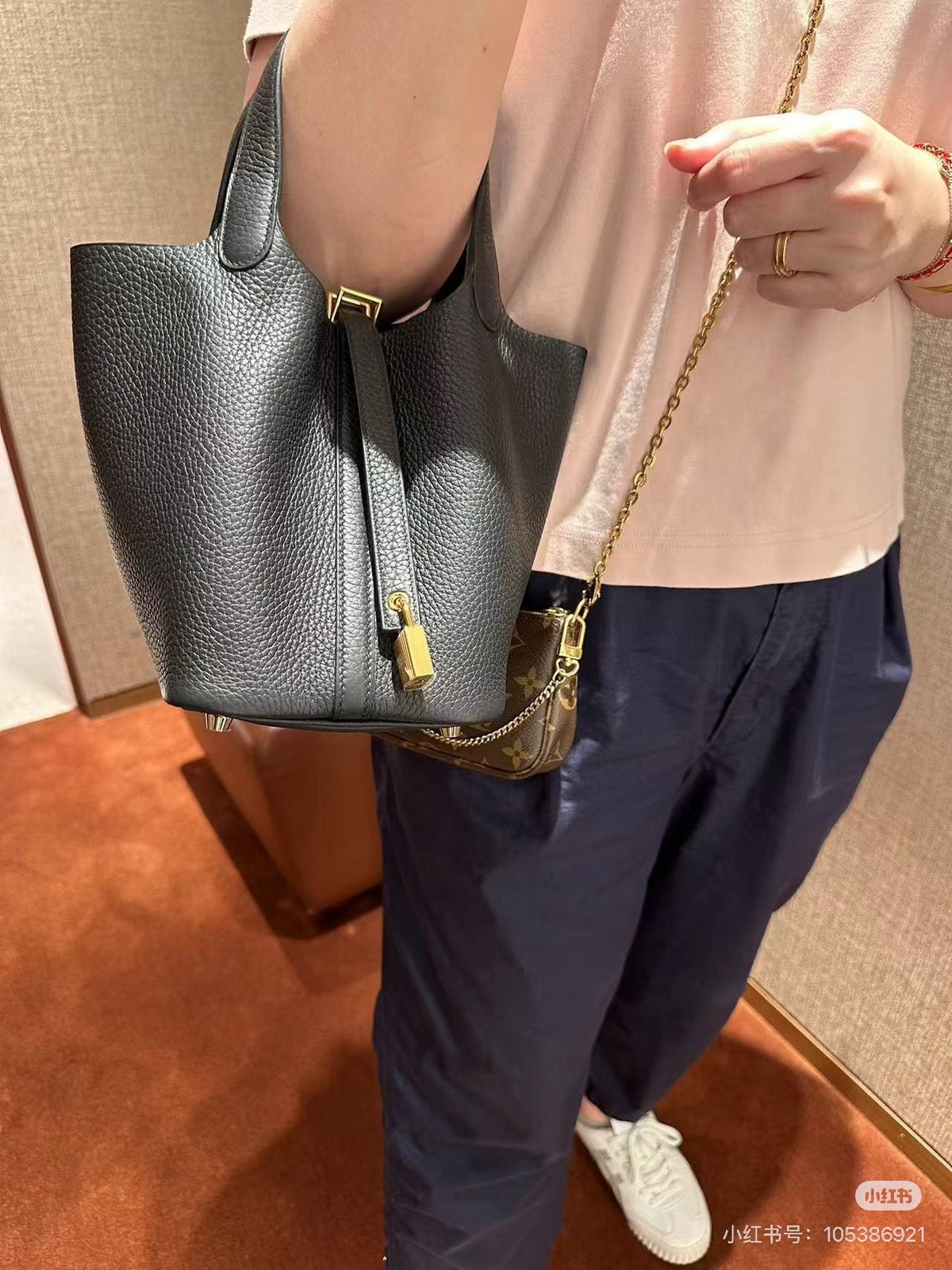 Hermès Pebbled Bucket Bag with Padlock — model