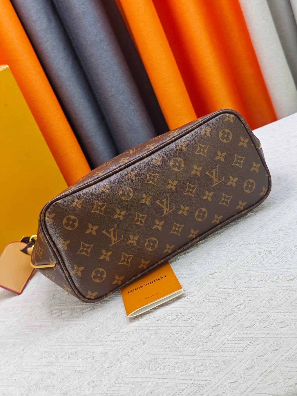 Louis Vuitton Graceful Curved-Top Hobo Bag — detail