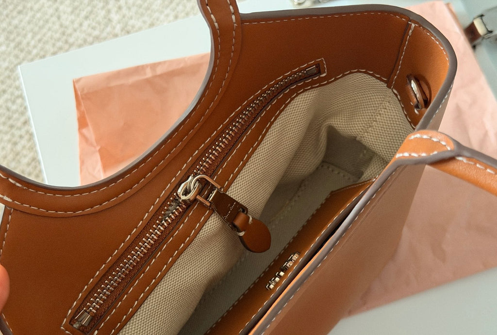Miu Miu Ivy Circular-Handle Handbag — detail