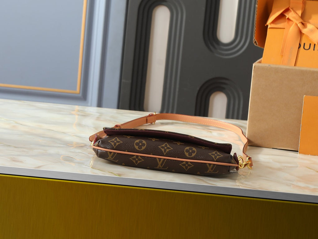 Louis Vuitton Wallet on Chain Ivy Monogram Top-Handle Bag — detail