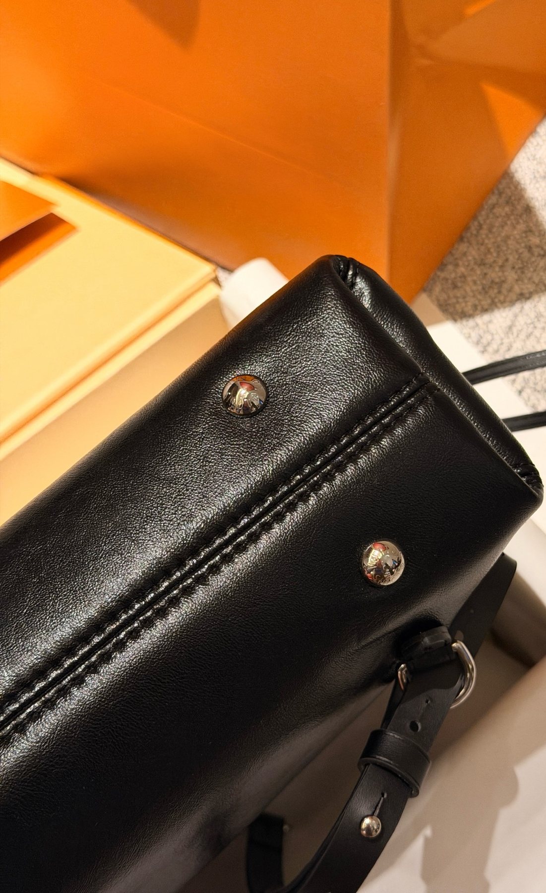 Louis Vuitton Off Duty Black Chain Handbag — detail