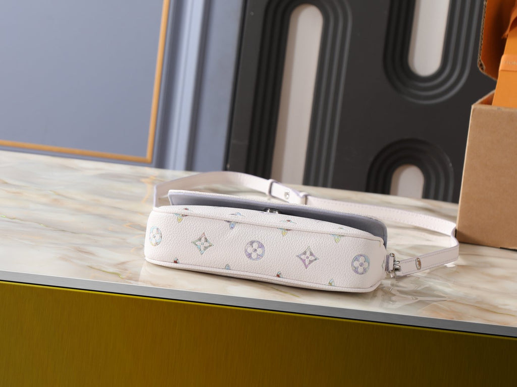 Louis Vuitton Ivy Wallet on Chain in Pastel Monogram — detail