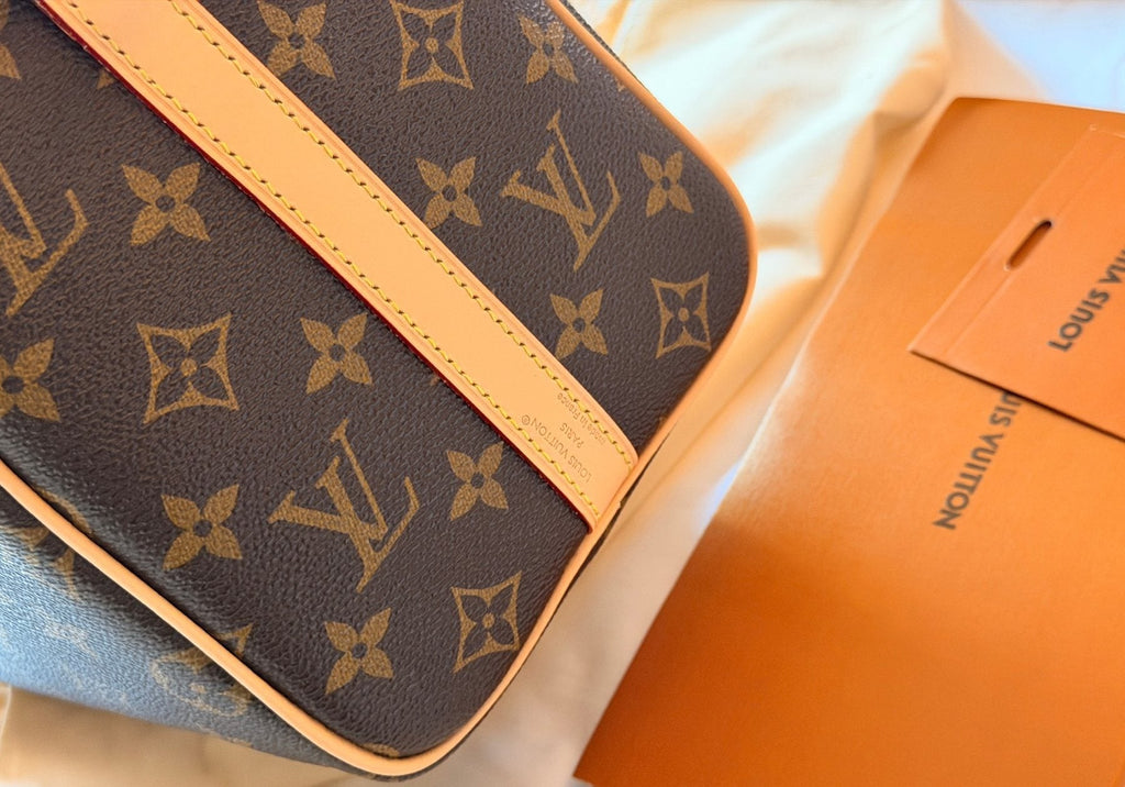 Louis Vuitton Speedy Monogram Satchel with Tan Trim — detail