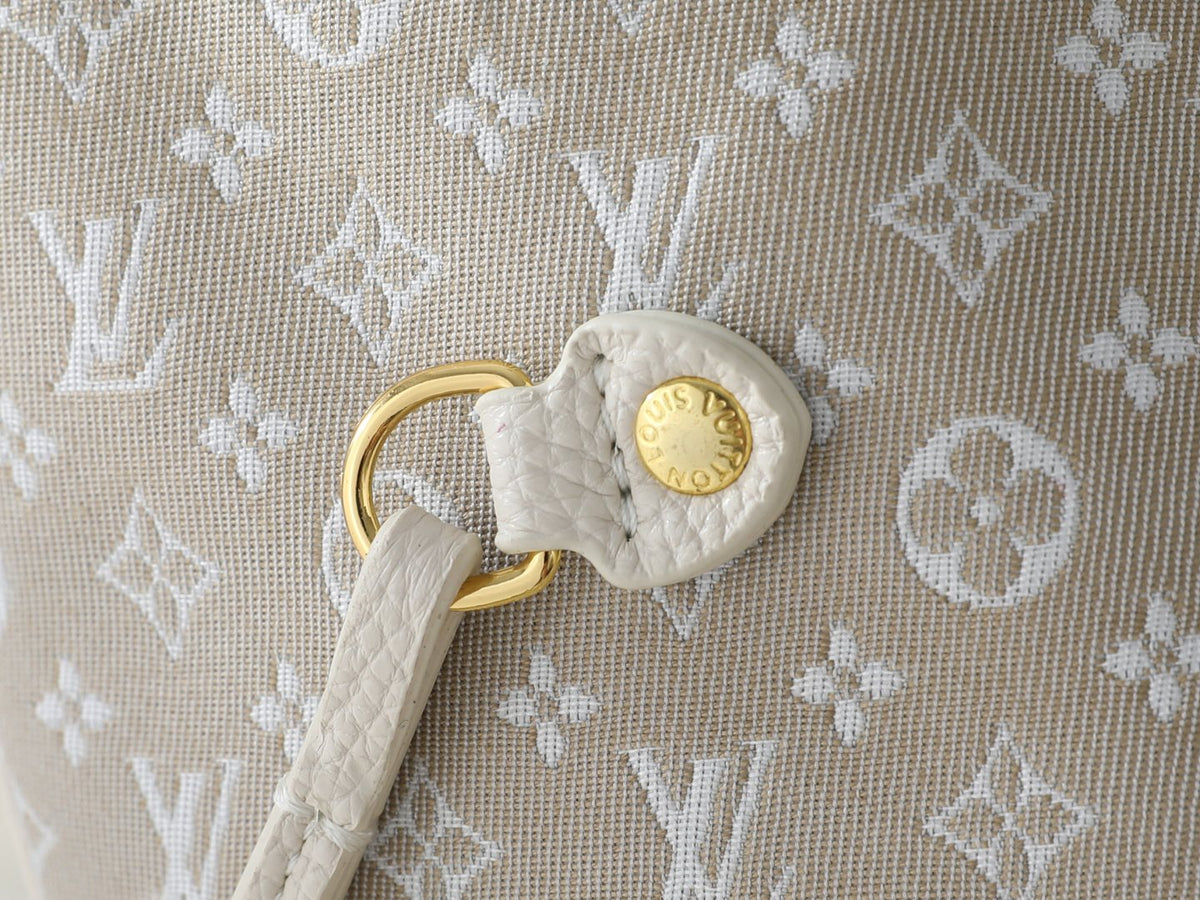 Louis Vuitton Neverfull Monogram Tote with Zip Pouch — detail