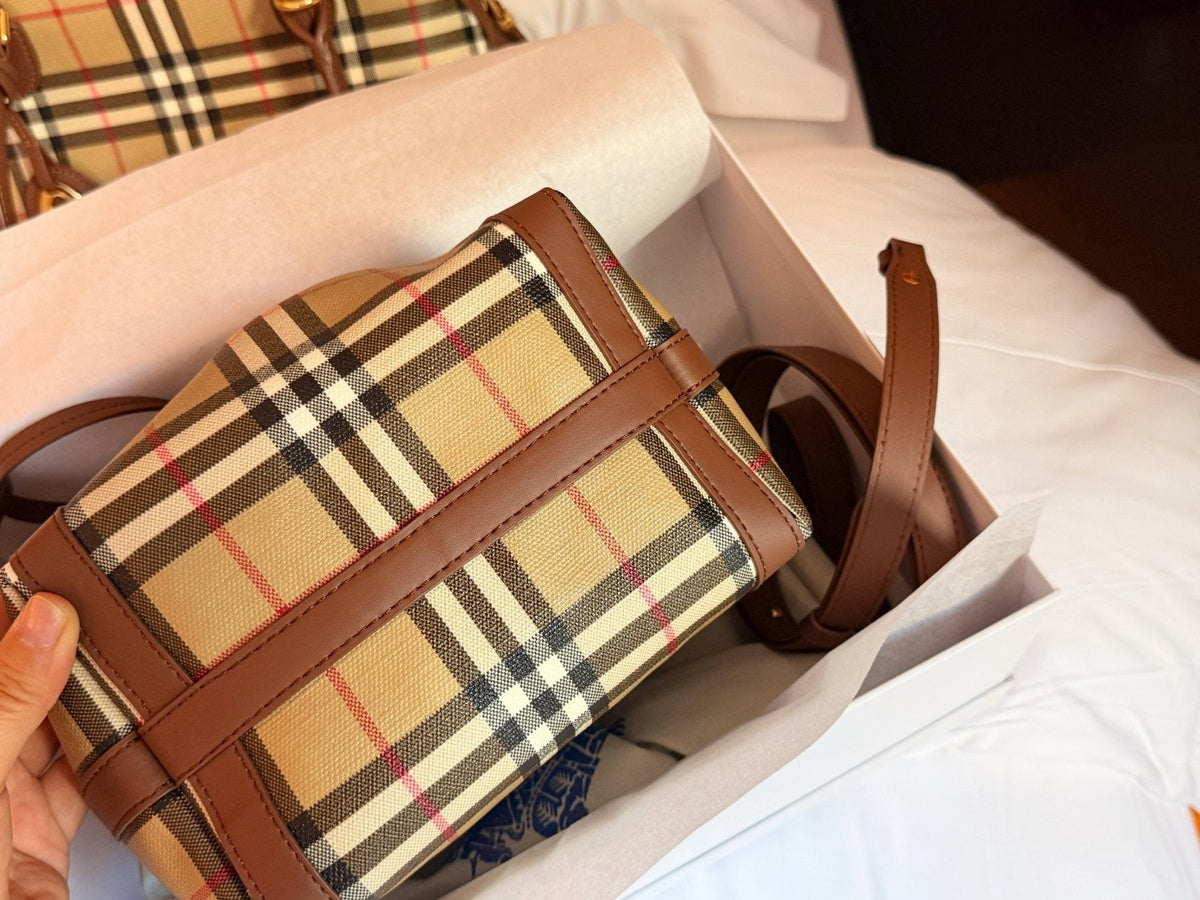 Burberry Check Drawcord Bucket Bag — detail