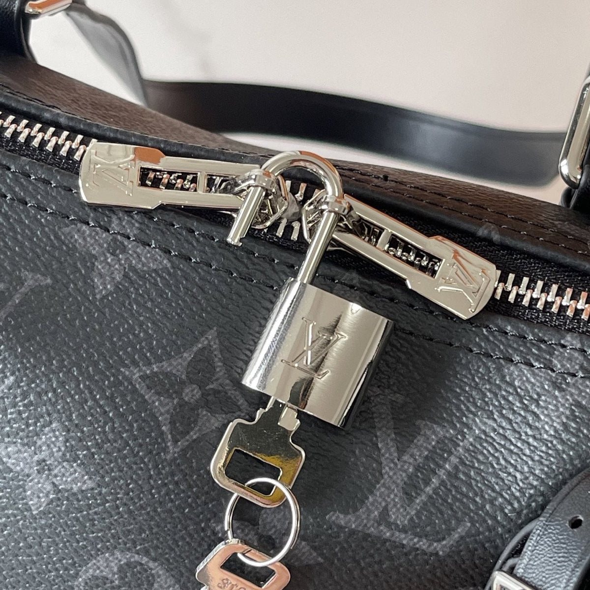 Louis Vuitton Flânerie Monogram Canvas Tote — detail