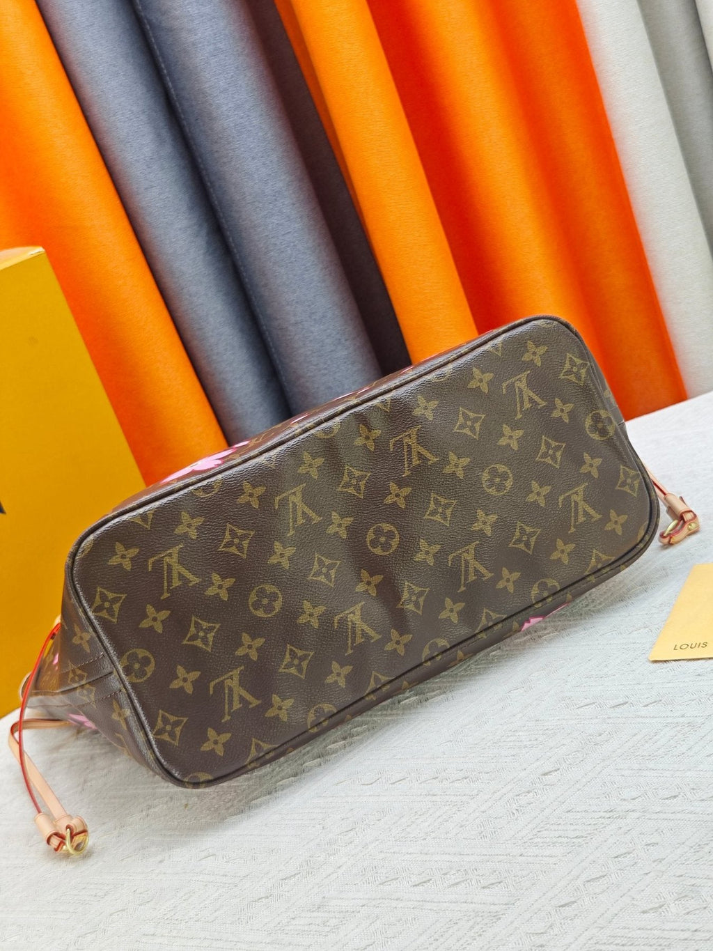 Louis Vuitton Neverfull Pink Floral Monogram Tote — detail