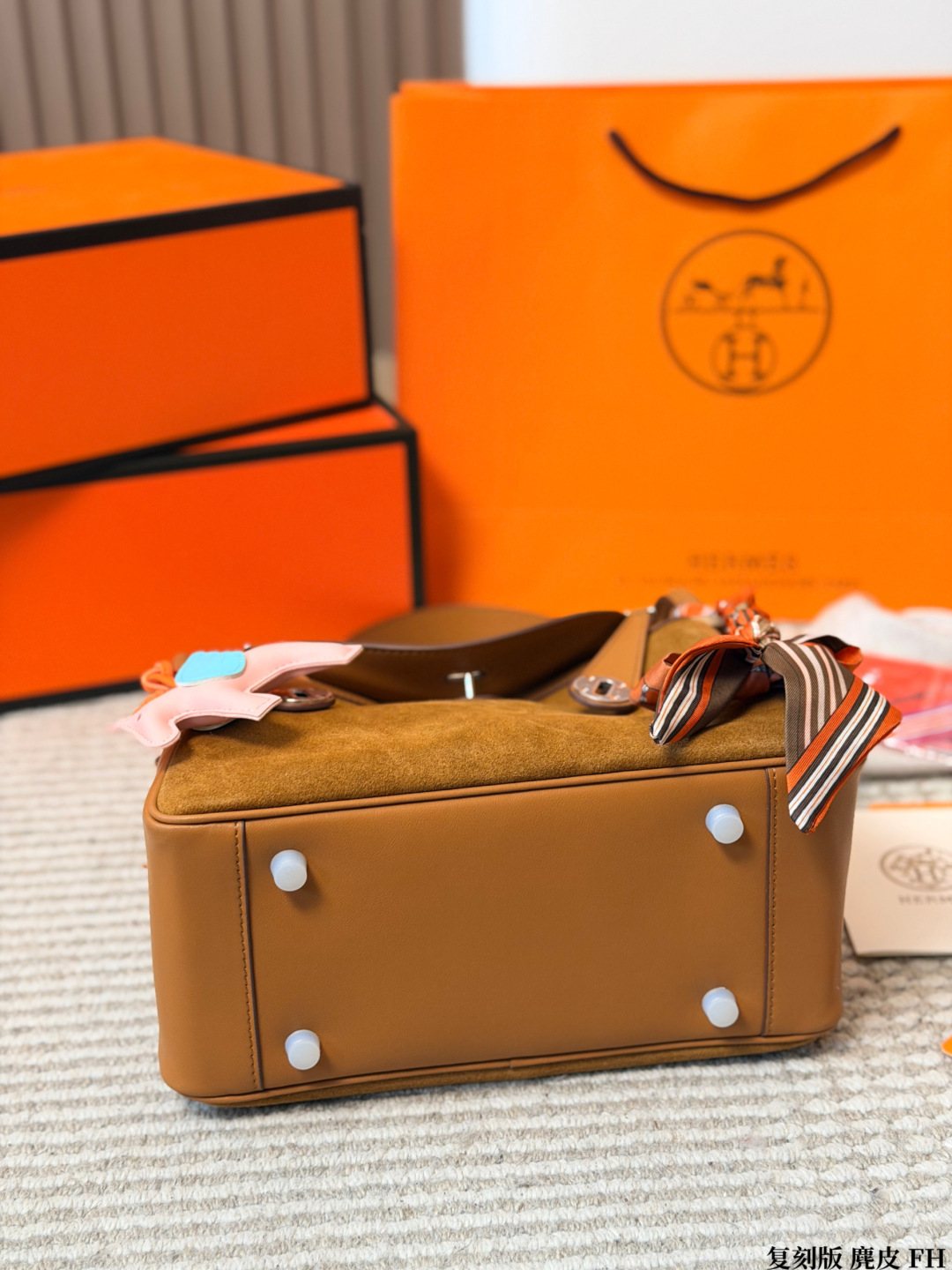 Hermès Lindy Textured Handbag — detail