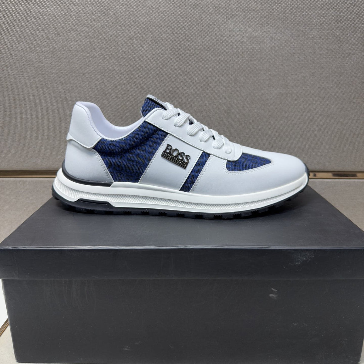 Hugo Boss Contrast-Panel Low-Top Sneakers — side