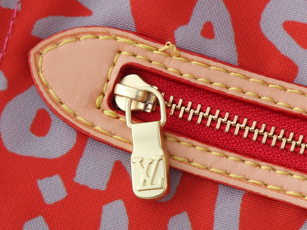 Louis Vuitton Neverfull Monogram Tote — detail