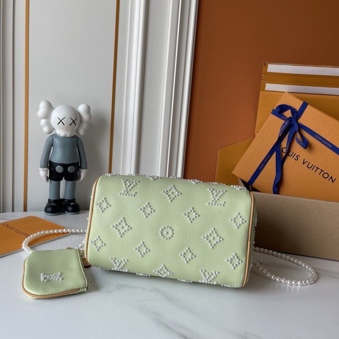 Louis Vuitton Speedy Bandoulière Pearl-Like Motif Satchel — detail