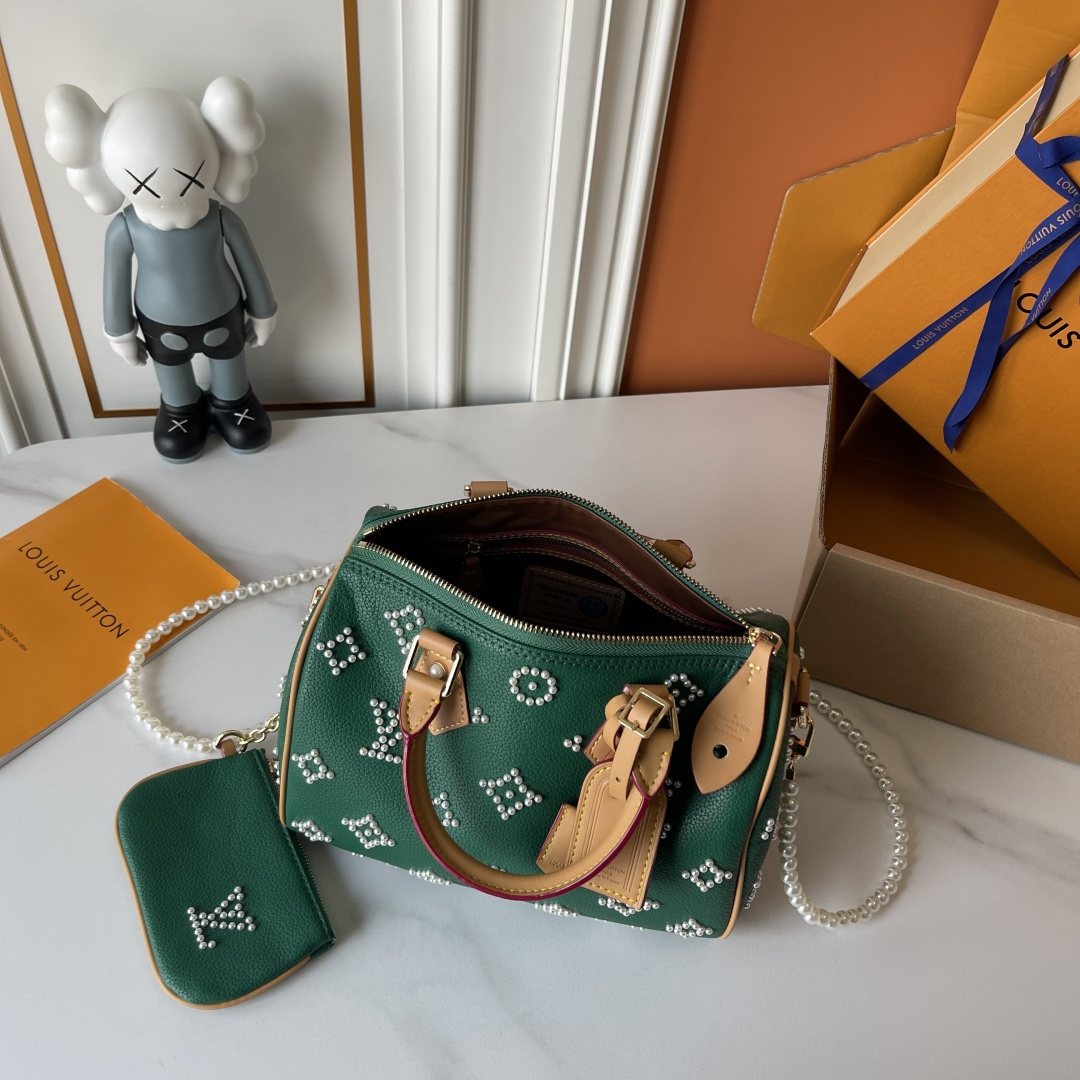 Louis Vuitton Speedy Bandoulière Pearl-Like Motif Satchel — detail
