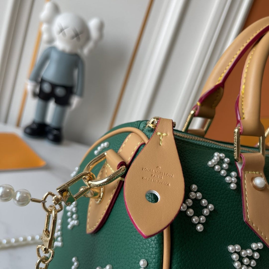 Louis Vuitton Speedy Bandoulière Pearl-Like Motif Satchel — detail