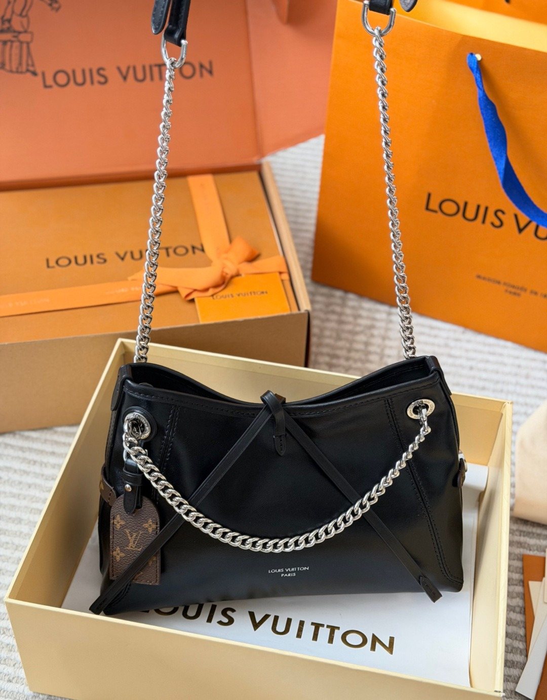 Louis Vuitton Carryall Vibe BB Black Shoulder Bag — front
