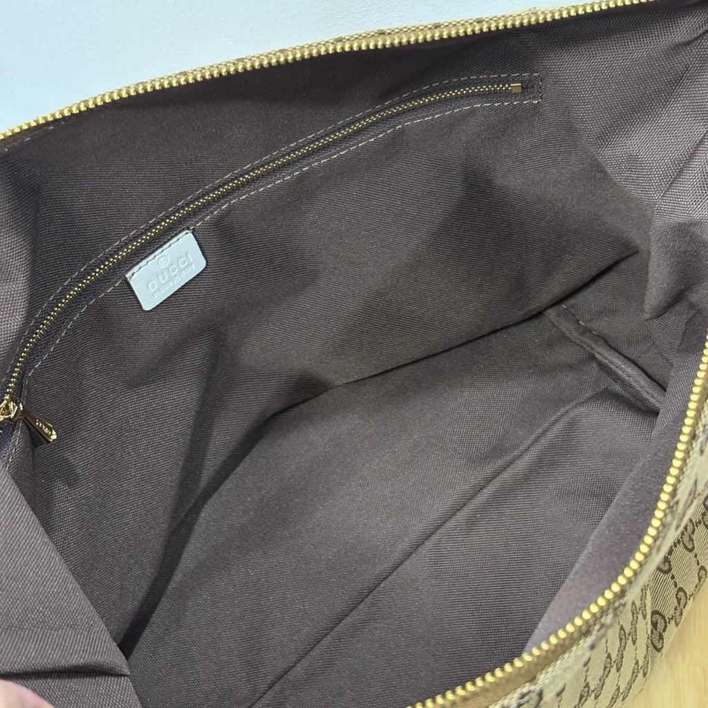 Gucci Curved-Pocket Linked-Handle Shoulder Bag — detail