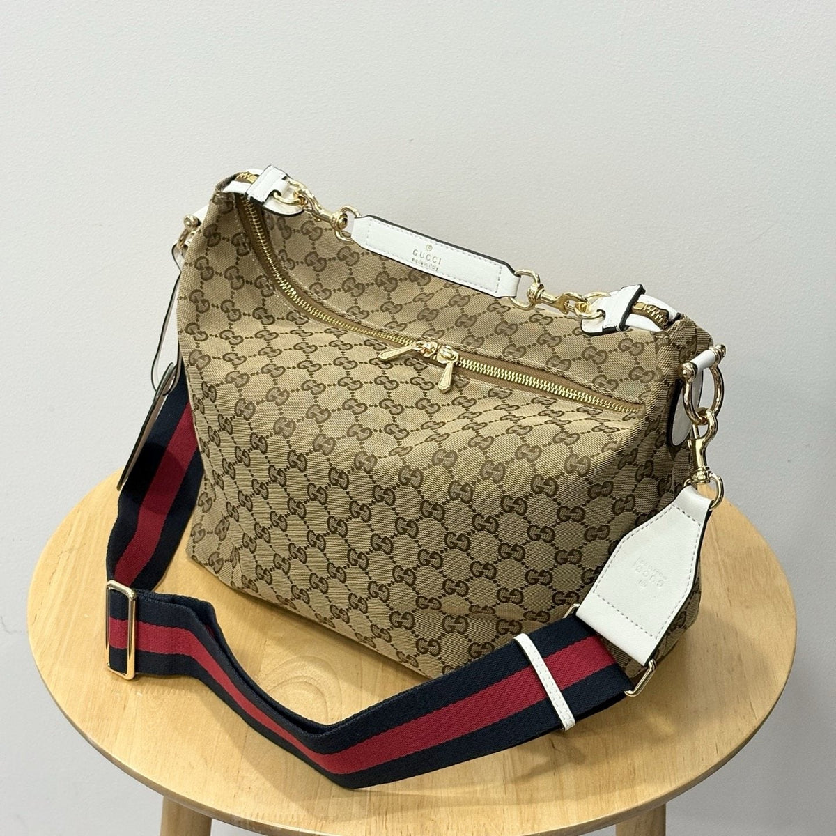 Gucci Curved-Pocket Linked-Handle Shoulder Bag — side