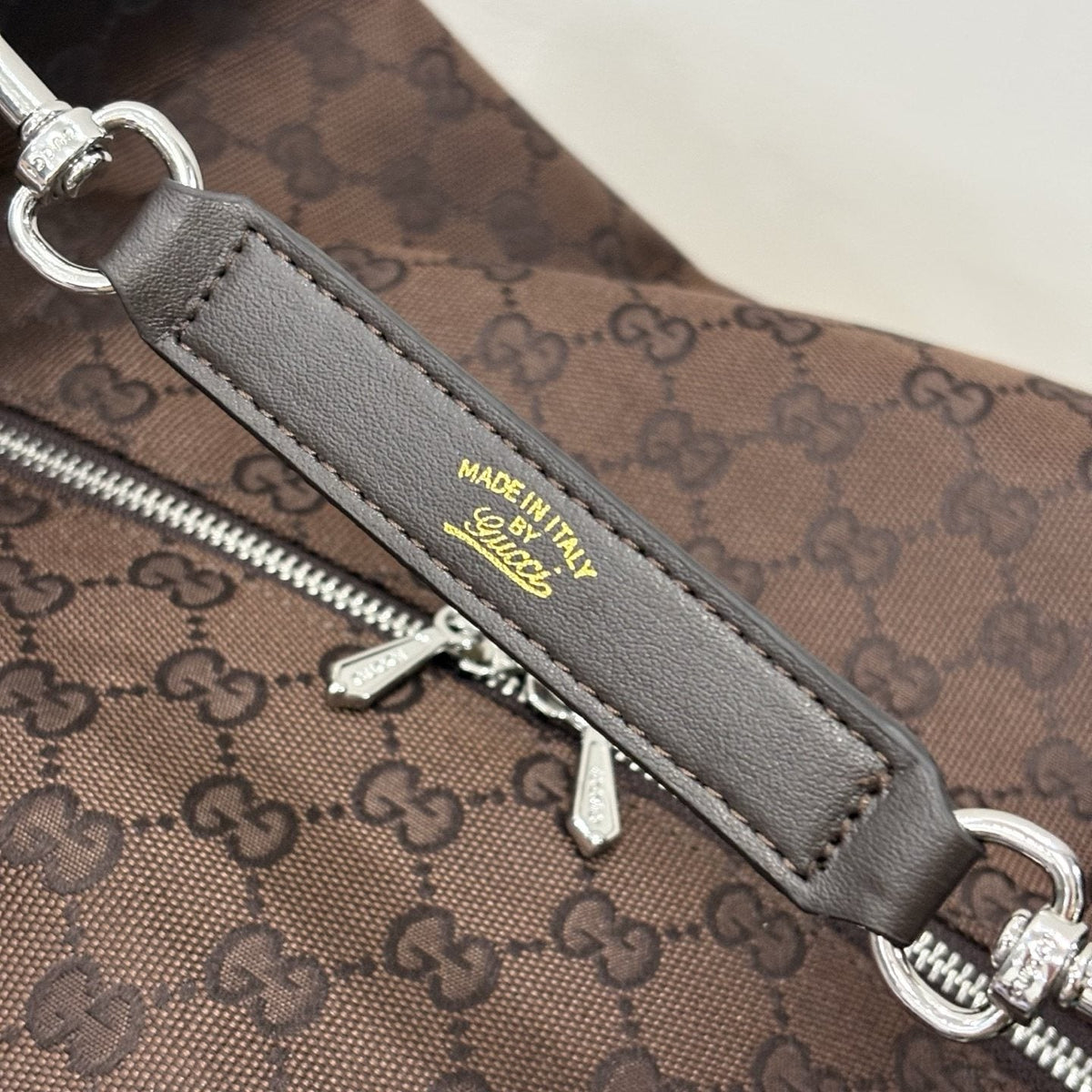 Gucci Curved-Pocket Linked-Handle Shoulder Bag — detail