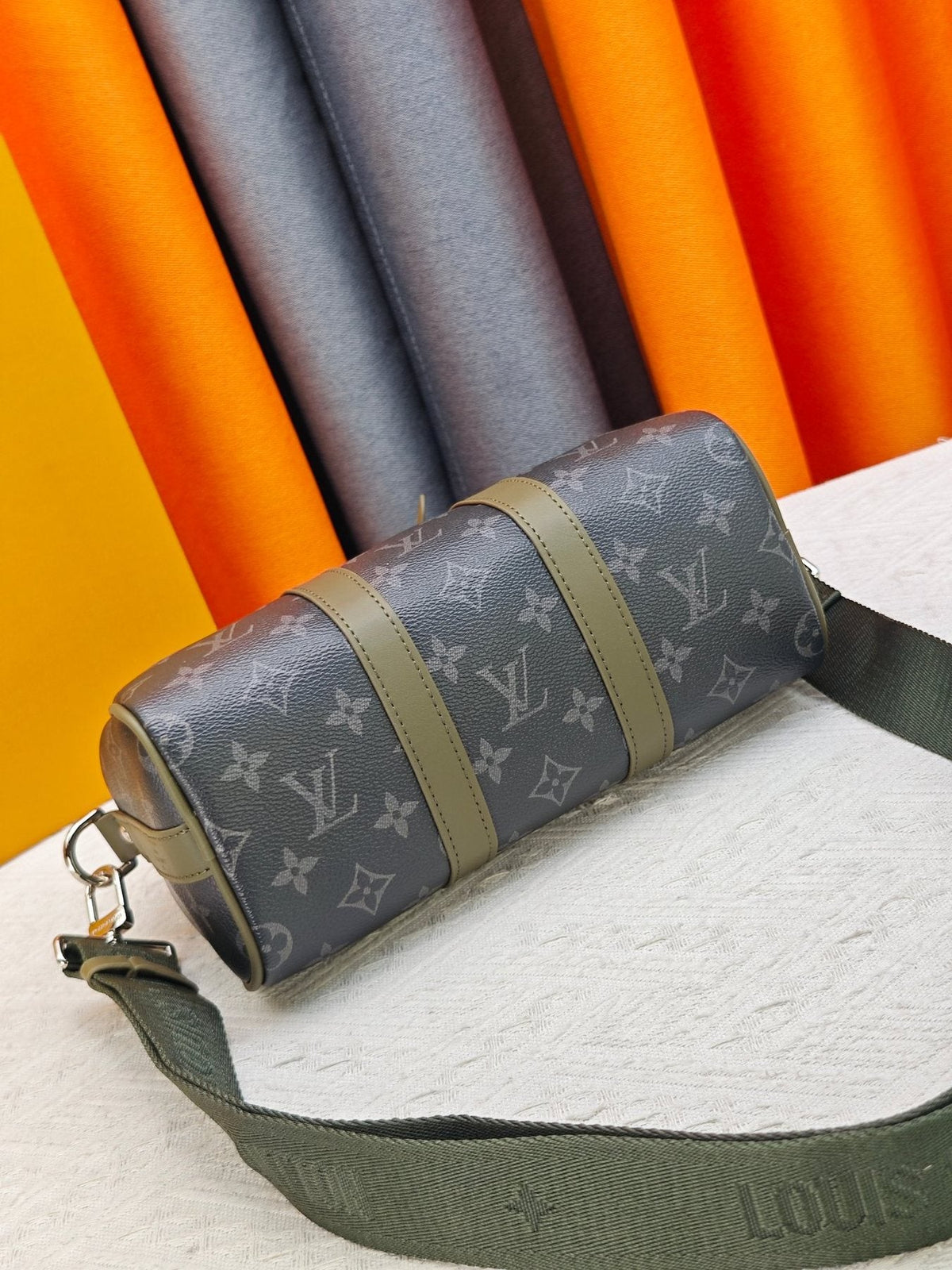 Louis Vuitton Keepall Bandoulière Monogram Duffel Bag — detail