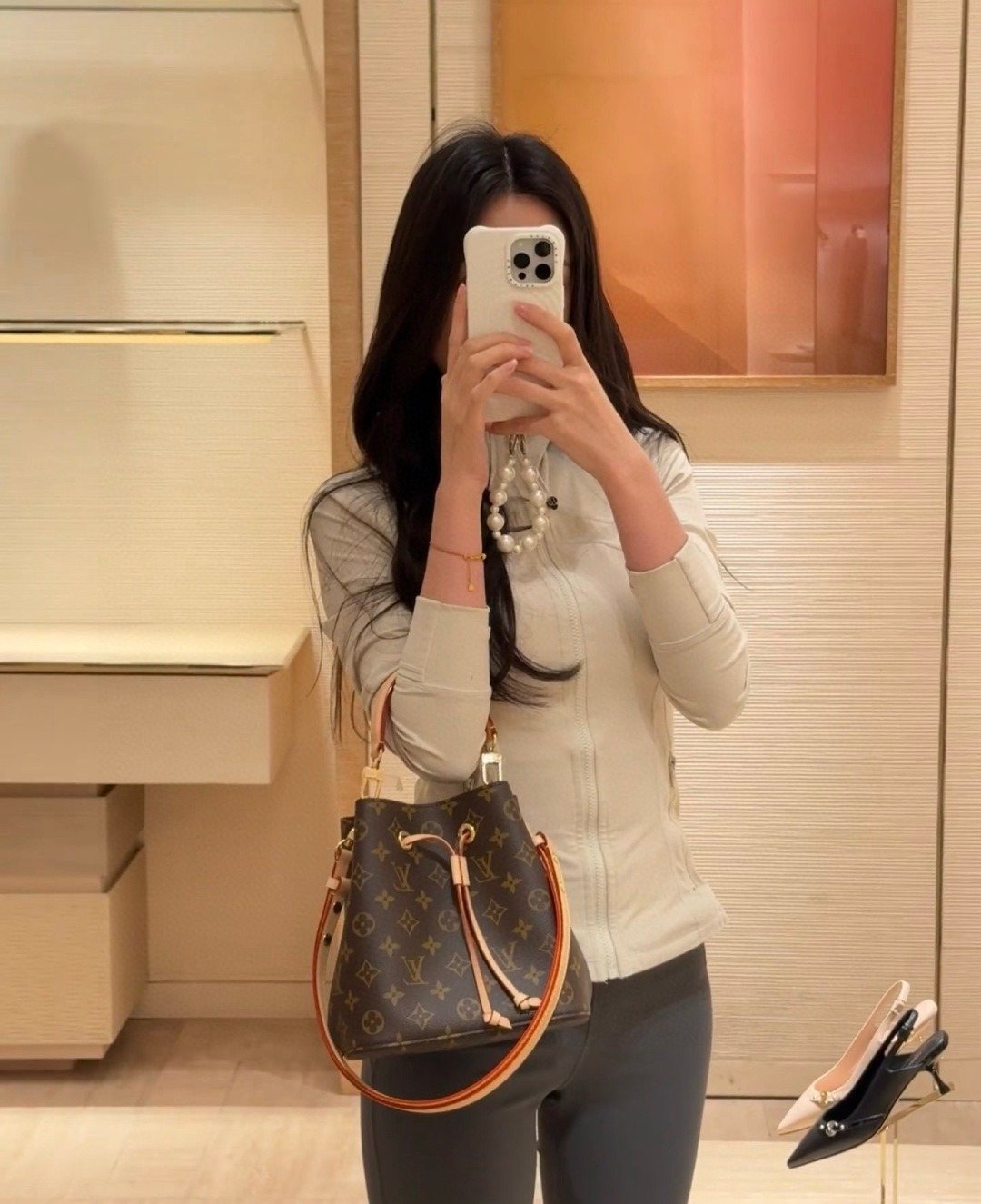Louis Vuitton Neonoe Monogram Bucket Bag — model