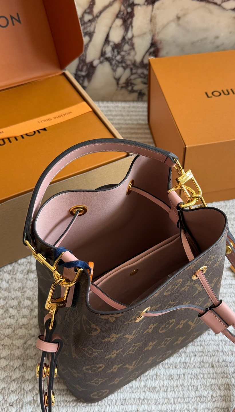 Louis Vuitton Neonoe Monogram Bucket Bag — detail