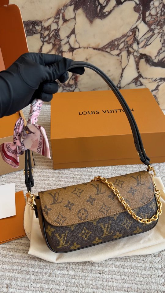 Louis Vuitton Ivy Monogram Wallet on Chain — hero