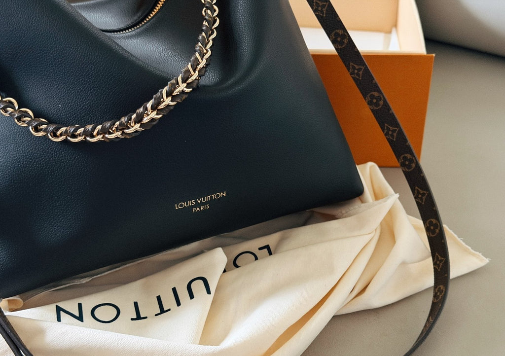 Louis Vuitton Multipass Black Leather Shoulder Bag — detail
