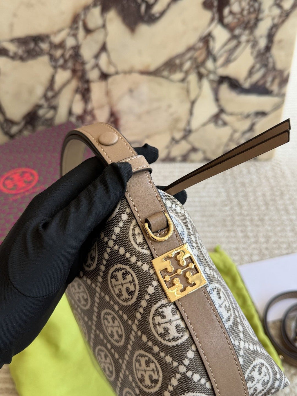 Circular Motif Curved-Zip Handbag — front