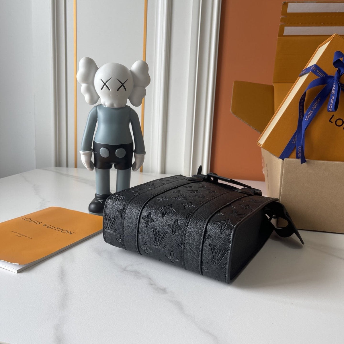 Louis Vuitton Sac Plat Monogram Tote Bag — side