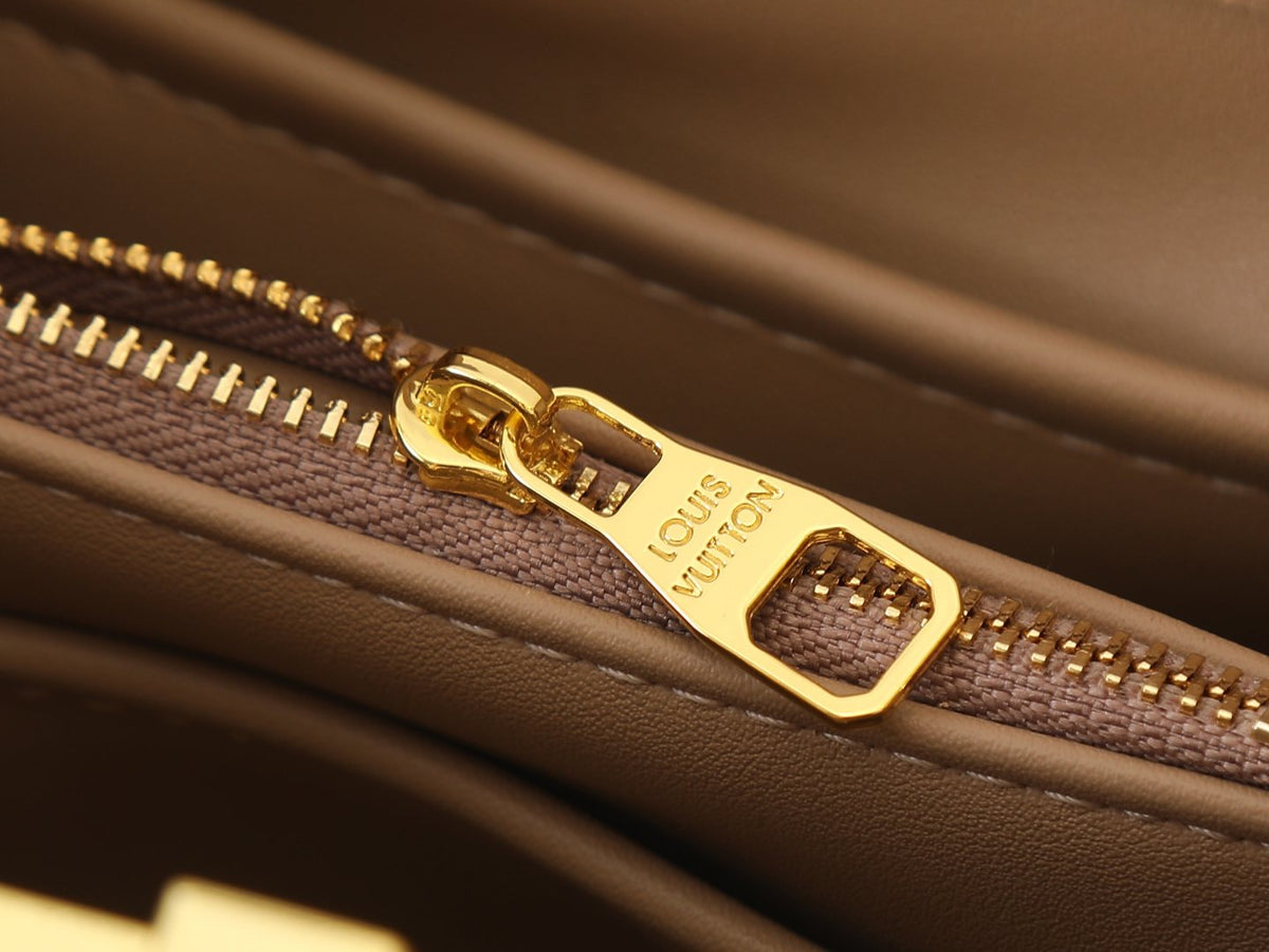 Louis Vuitton Capucines Acanto Sculpted-Handle Bag — detail