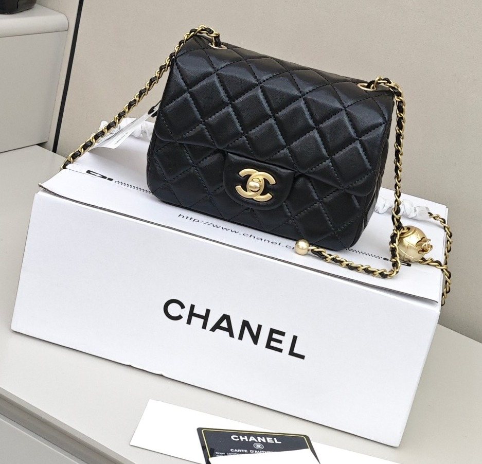Chanel Diamond-Quilted Chain Strap Flap Bag — hero