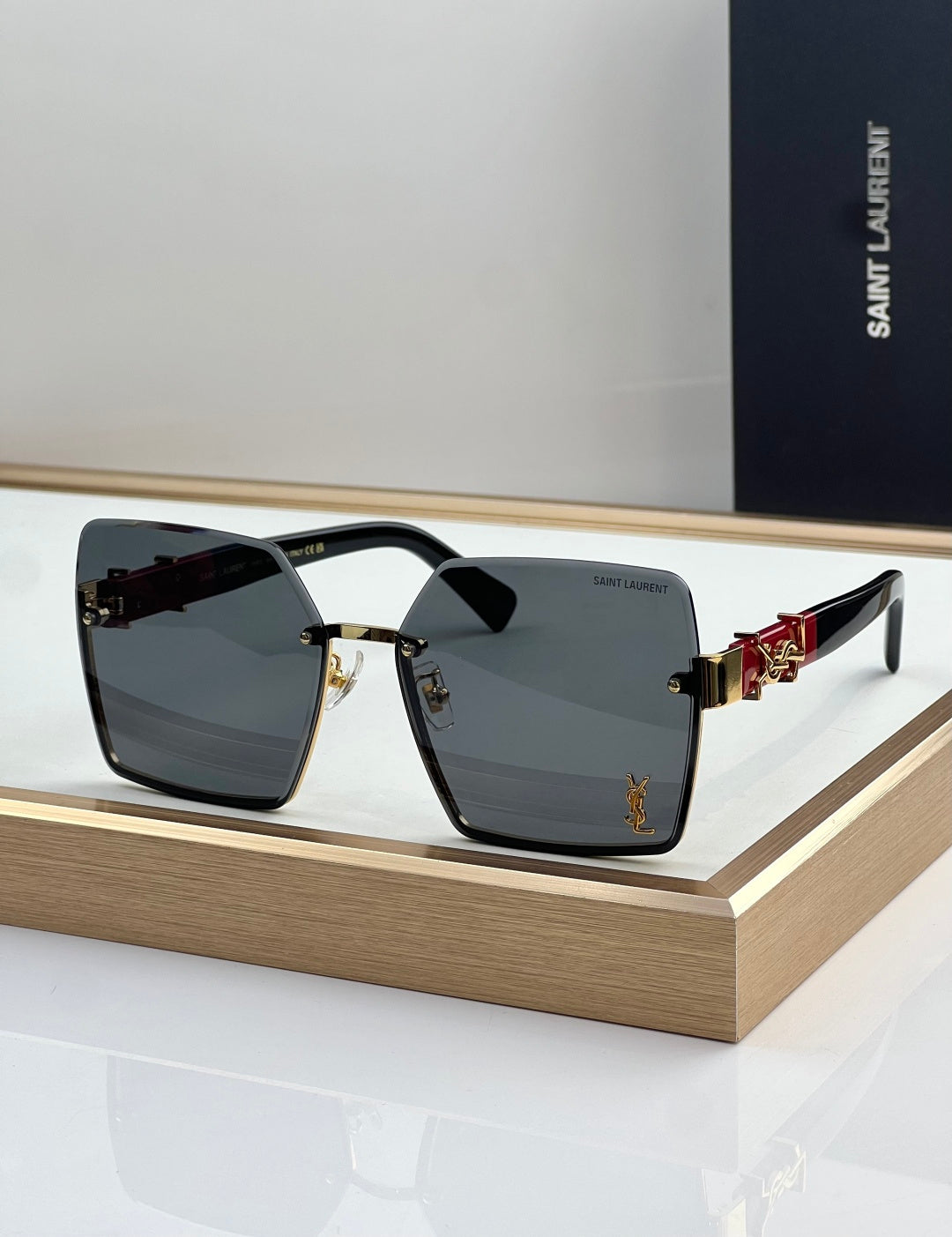 SAINT LAURENT Sunglasses SLM102
